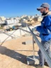 Technicien Horizon Énergie installant des panneaux solaires à Sfax